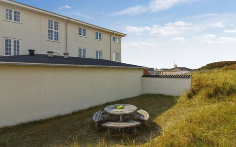 Lenaya - 75M from the Sea: Tag, Sommerhus, Hjem, Skygge, Sidespor, Stuehus, Veranda, Udendørs Struktur, Garden Bygninger