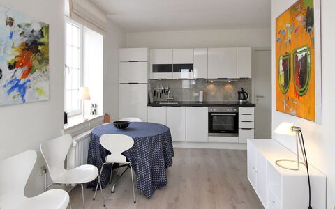 Lenaya - 75M from the Sea: Møbel, Indretning, Gulvbelægning, Etage, Køkken, Træ, Loft, Værelse, Stol, Bord