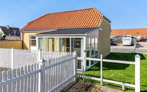 Adla - 450M from the Sea: Boligområde, Tag, Hjem, Hus, Veranda, Dør, Kompositmateriale, Sommerhus, Sidespor, Hegn