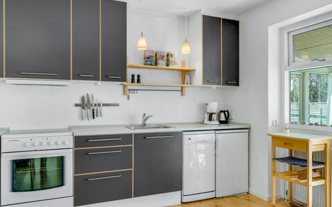 Adla - 450M from the Sea: Køkken, Køkken Apparat, Countertop, Gulvbelægning, Større Bandage, Cabinetry, Træ, Møbel, Indretning, Husholdningsapparat