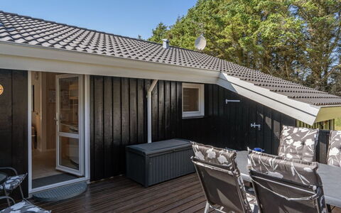 Ilka - 375M from the Sea: Boligområde, Tag, Forstad, Indkørsel, Estate, Skorsten