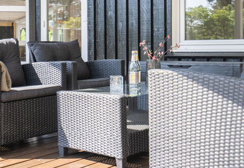 Ilka - 375M from the Sea: Udendørs Møbler, Have, Wicker, Blomsterkrukke, Gårdhave, Stol, Design, Stueplante, Udendørs Bord, Hårdttræ