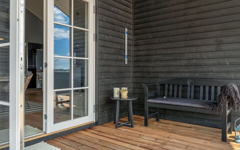 Taija - 1.5Km from the Sea: Hus, Hjem, Tag, Boligområde, Sommerhus, Estate, Stuehus, Lawn, Landscaping, Sidespor