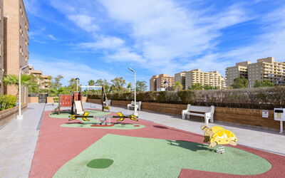Oropesa del Mar 333: Sky, Himmel, Plante, Ejendom, Bygning, Urban Design, Græs, Fritid, Ejerlejlighed, Vejbelægning