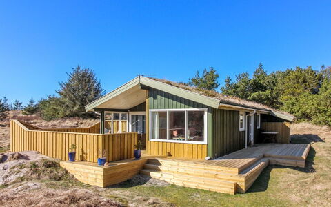 Taina - 1.1Km from the Sea: Hus, Hjem, Dør, Tag, Sommerhus, Estate, Have, Skygge, Sidespor, Gård