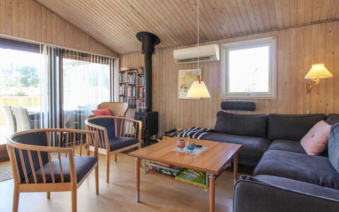 Taina - 1.1Km from the Sea: Hus, Hjem, Dør, Tag, Sommerhus, Estate, Have, Skygge, Sidespor, Gård