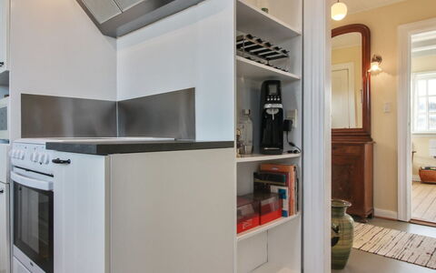 Fania - 200M from the Sea: Køkken Apparat, Køkken, Indretning, Større Bandage, Countertop, Gulvbelægning, Cabinetry, Træ, Møbel, Etage