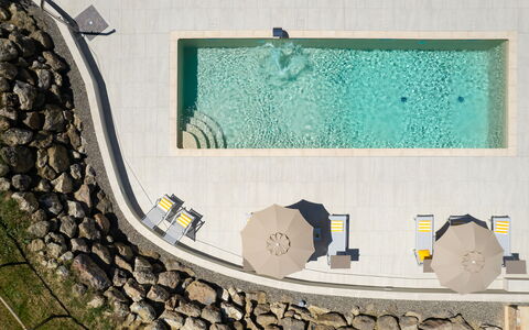 Villa Noemi: Azure, Bygning, Font, Vand, Urban Design, Rektangel, Facade, Gas, Kunst
