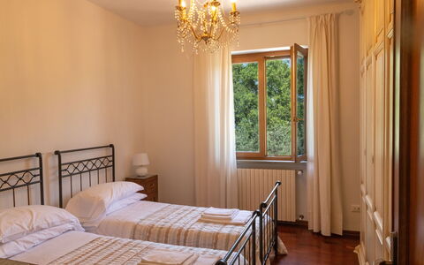Residenza la Casuccia: Seng, Indretning, Soveværelse, Sengetøj, Bed Frame, Etage, Sengetøj, Værelse, Møbel, Loft
