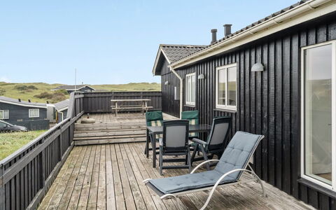 Helma - 200M from the Sea: Træ, Hus, Sommerhus, Hjem, Tag, Landdistrikt, Sidespor, Bjælkehytte, Garden Bygninger, Hårdttræ