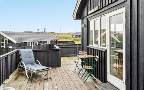 Helma - 200M from the Sea: Træ, Hus, Sommerhus, Hjem, Tag, Landdistrikt, Sidespor, Bjælkehytte, Garden Bygninger, Hårdttræ
