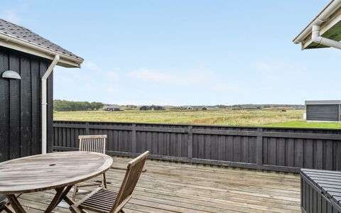 Helma - 200M from the Sea: Træ, Hus, Sommerhus, Hjem, Tag, Landdistrikt, Sidespor, Bjælkehytte, Garden Bygninger, Hårdttræ