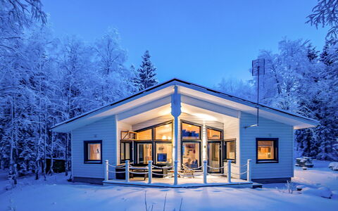 Villa Rukan Kesäniemi: Træ, Sidespor, Sommerhus, Hus, Hjem, Planke, Garden Bygninger, Bjælkehytte, Hårdttræ, Veranda