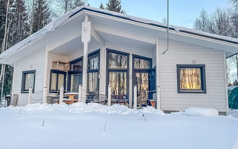 Villa Rukan Kesäniemi: Træ, Sidespor, Sommerhus, Hus, Hjem, Planke, Garden Bygninger, Bjælkehytte, Hårdttræ, Veranda