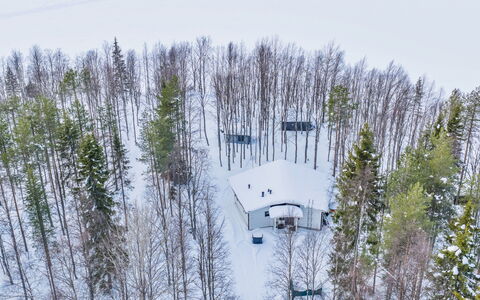 Villa Rukan Kesäniemi: Træ, Sidespor, Sommerhus, Hus, Hjem, Planke, Garden Bygninger, Bjælkehytte, Hårdttræ, Veranda