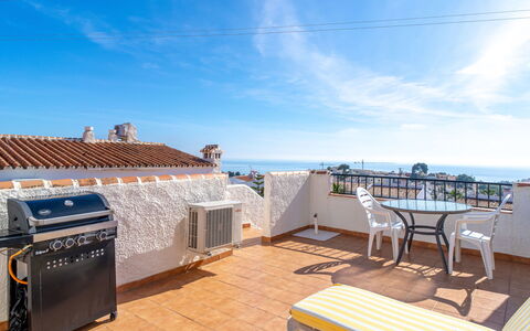 Perla del Mar: Himmel, Sky, Bord, Skygge, Udendørs Møbler, Træ, Etage, Udendørs Bord, Ejendom, Bygning