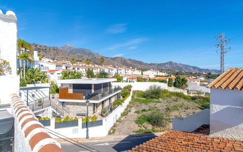 Perla del Mar: Himmel, Bygning, Daytime, Ejendom, Urban Design, Træ, Kvarter, Boligområde, Bjerg, Fritid