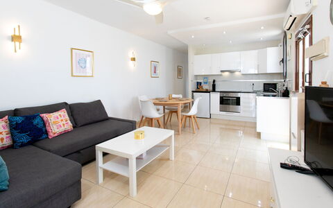 Perla del Mar: Gulvbelægning, Indretning, Møbel, Etage, Loft, Couch, Værelse, Lejlighed, Stue