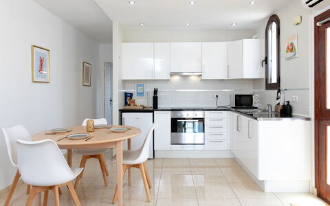 Perla del Mar: Møbel, Indretning, Køkken, Gulvbelægning, Countertop, Etage, Køkken Apparat, Større Bandage, Træ, Cabinetry