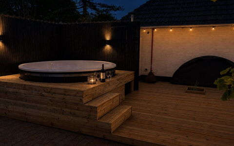 Solmaz - 3.5Km from the Sea: Badekar, Sanitærarmatur, Belysning, Kompositmateriale, Jacuzzi, Badeværelse, Design, Vvs, Still Life Photography