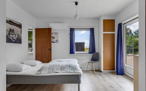 Solmaz - 3.5Km from the Sea: Væg, Træ, Indretning, Etage, Gulvbelægning, Loft, Soveværelse, Møbel, Seng, Lejlighed