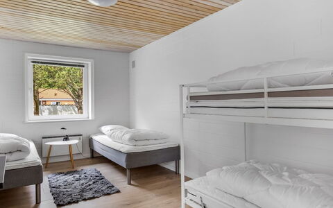 Solmaz - 3.5Km from the Sea: Træ, Soveværelse, Sengetøj, Fryser, Bed Frame, Seng, Cykel, Hårdttræ, Planke