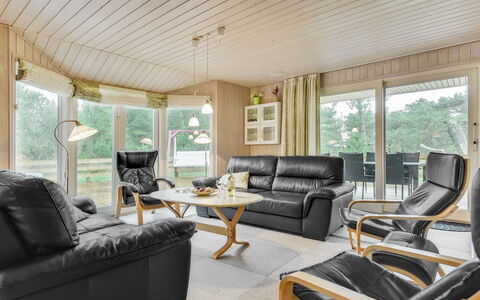 Harthwik - 1Km from the Sea: Møbel, Indretning, Træ, Gulvbelægning, Couch, Loft, Etage, Stue, Værelse, Trægulve