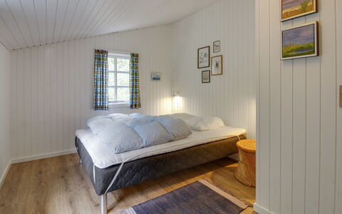 Tirsa - 3.9Km from the Sea: Træ, Loft, Etage, Gulvbelægning, Soveværelse, Indretning, Seng, Hjem, Værelse, Sengetøj