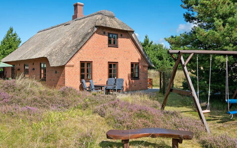 Siegried - 2.2Km from the Sea: Hjem, Sommerhus, Veranda, Hårdttræ, Sidespor, Dæk, Skygge, Planke, Estate, Garden Bygninger