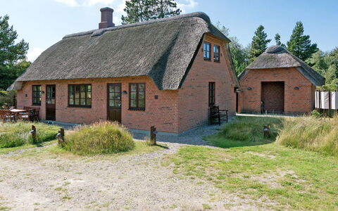Siegried - 2.2Km from the Sea: Hjem, Sommerhus, Veranda, Hårdttræ, Sidespor, Dæk, Skygge, Planke, Estate, Garden Bygninger