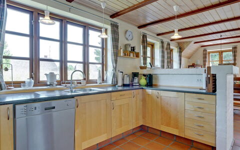 Siegried - 2.2Km from the Sea: Køkken, Møbel, Træ, Gulvbelægning, Cabinetry, Countertop, Indretning, Køkken Apparat, Loft, Sanitærarmatur