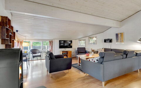 Asdis - 2.8Km from the Sea: Couch, Indretning, Møbel, Stue, Gulvbelægning, Træ, Loft, Etage, Værelse