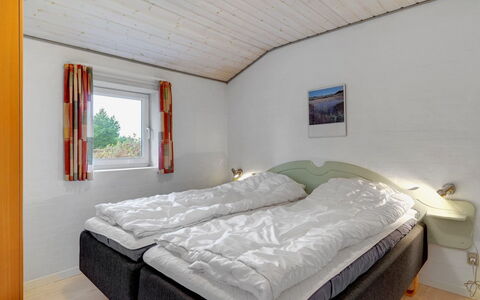 Asdis - 2.8Km from the Sea: Træ, Hjem, Soveværelse, Seng, Sommerhus, Bed Frame, Loft, Sengetøj, Sengetøj, Fryser