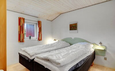 Asdis - 2.8Km from the Sea
