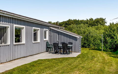 Evalotte - 600M from the Sea: Lejlighed, Skygge, Altan, Stol, Hegn, Udendørs Møbler, Aluminium, Kunstgræs