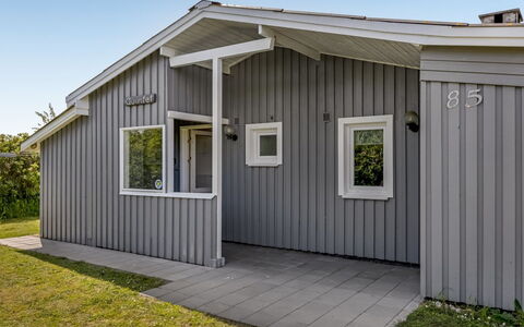 Evalotte - 600M from the Sea: Lejlighed, Skygge, Altan, Stol, Hegn, Udendørs Møbler, Aluminium, Kunstgræs