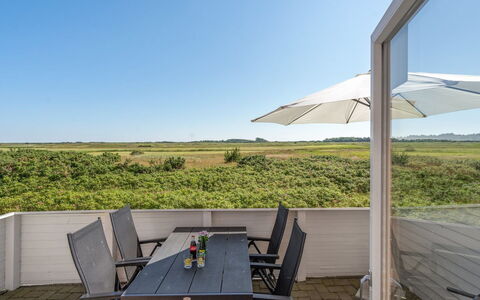 Maura - 2.3Km from the Sea: Bygning, Hus, Vindue, Hjem, Tag, Boligområde, Busk, Sommerhus, Land Lot