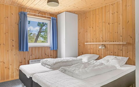 Mojag - 1Km from the Sea: Træ, Soveværelse, Hjem, Loft, Hårdttræ, Seng, Bejdse, Sengetøj, Planke, Bed Frame