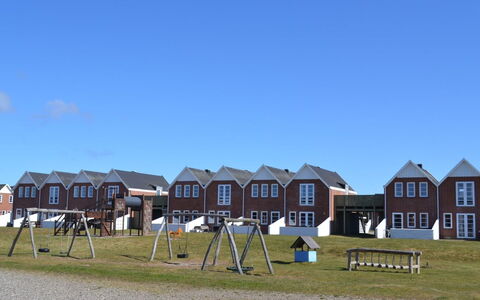 Auti - 2.3Km from the Sea: Græs, Hus, Tag, Sommerhus, Hjem, Busk, Stuehus, Land Lot, Landdistrikt