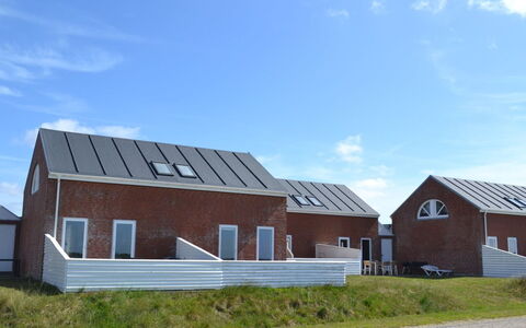 Auti - 2.3Km from the Sea: Græs, Hus, Tag, Sommerhus, Hjem, Busk, Stuehus, Land Lot, Landdistrikt