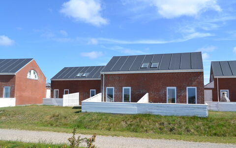 Auti - 2.3Km from the Sea: Græs, Hus, Tag, Sommerhus, Hjem, Busk, Stuehus, Land Lot, Landdistrikt