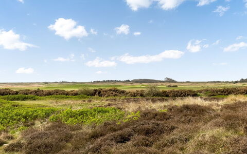 Aswith - 2.3Km from the Sea: Møbel, Træ, Indretning, Gulvbelægning, Etage, Stol, Værelse, Loft, Stue, Lejlighed