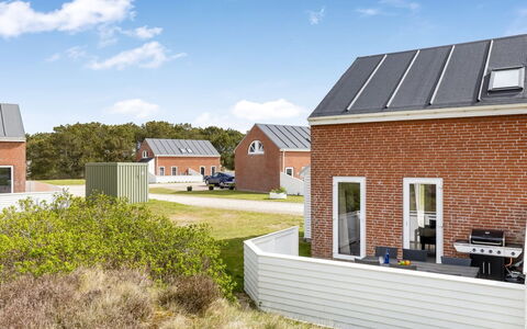 Aswith - 2.3Km from the Sea: Møbel, Træ, Indretning, Gulvbelægning, Etage, Stol, Værelse, Loft, Stue, Lejlighed