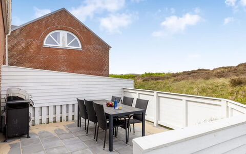 Aswith - 2.3Km from the Sea: Møbel, Træ, Indretning, Gulvbelægning, Etage, Stol, Værelse, Loft, Stue, Lejlighed