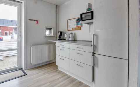 Raine - 2.3Km from the Sea: Tag, Hus, Land Lot, Hjem, Sommerhus, Estate, Garden Bygninger, Skygge, Bjælkehytte, Landscaping