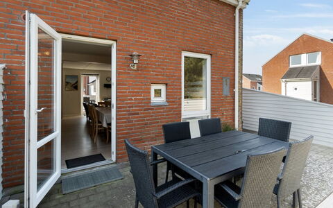 Byriel - 2.3Km from the Sea: Bygning, Hus, Vindue, Hjem, Tag, Boligområde, Busk, Sommerhus, Land Lot
