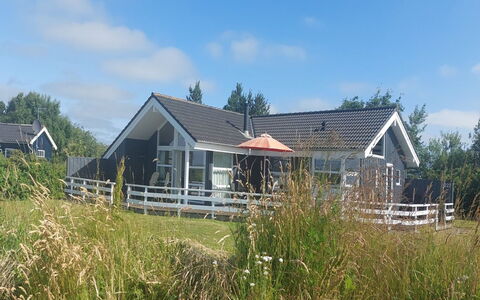 Chrisse - 550M from the Sea: Hus, Tag, Hjem, Sommerhus, Veranda, Estate, Stuehus, Sidespor, Gård