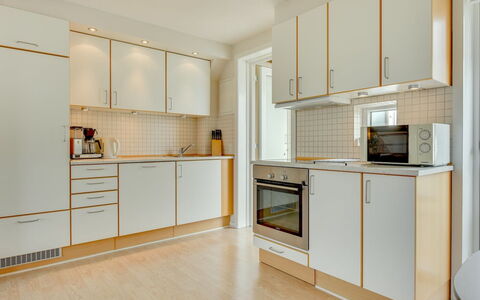 Helvig - 2.3Km from the Sea: Gulvbelægning, Træ, Indretning, Etage, Køkken, Køkken Apparat, Loft, Countertop, Større Bandage, Værelse