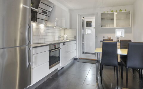 Alvild - 2.3Km from the Sea: Køkken, Gulvbelægning, Køkken Apparat, Indretning, Møbel, Countertop, Etage, Større Bandage, Loft, Cabinetry