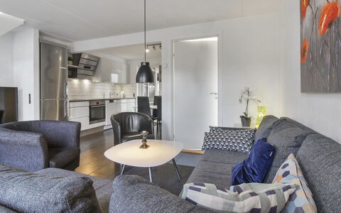 Alvild - 2.3Km from the Sea: Møbel, Indretning, Couch, Gulvbelægning, Etage, Stue, Værelse, Loft, Lejlighed, Belysning